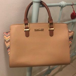 Kenneth Cole NEW tan island chevron medium purse